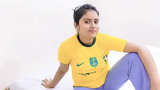 Kakak tiri meniduri saudara tirinya yang cantik sambil bertaruh pada permainan sepak bola. (Video lengkap bahasa bangla)