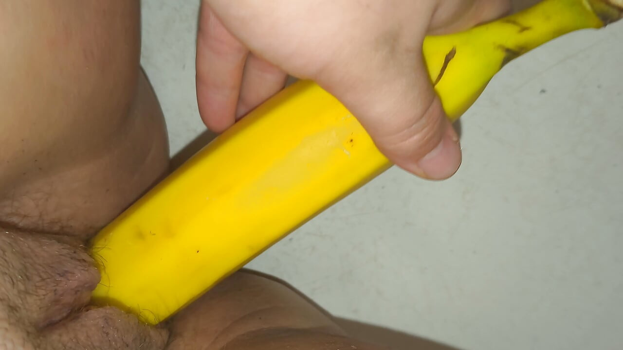 Yang lapar makan pisang