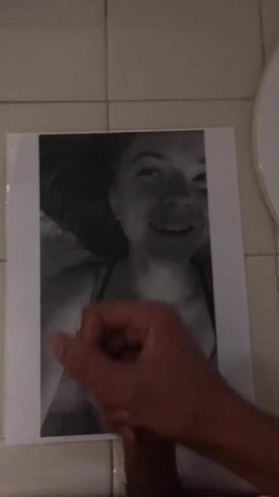 Elese la provocante riceve una sborrata
