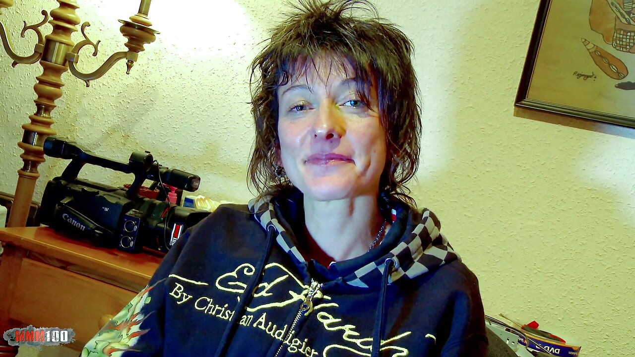 Zaza La Coquine: Interviu video sexy cu Zaza La Coquine