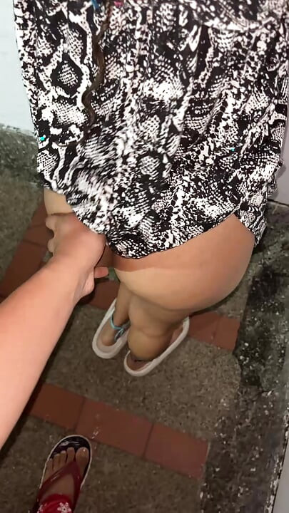 내 친구의 딸은 매일 우유를 데리러 왔다, 그녀는 총 창녀입니다.