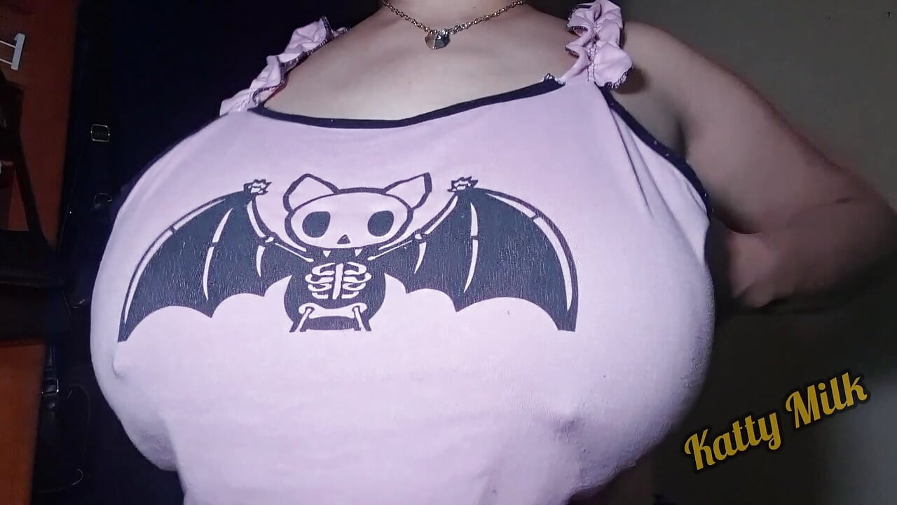 私の巨大なナチュラルティットのキャティミルクで遊びたい?