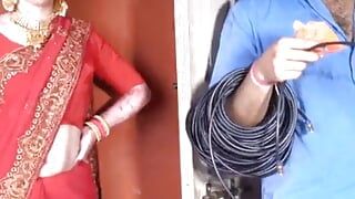 印度德西女人与丈夫的朋友享受乐趣 清晰的印地语声音