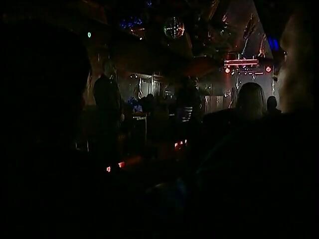 זונה חמה מקבלת זיון בתחת במועדון לילה