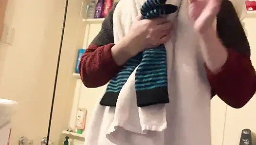 Hana si cewek dengan toket mungil dengan toket besar alami lagi asik mandi