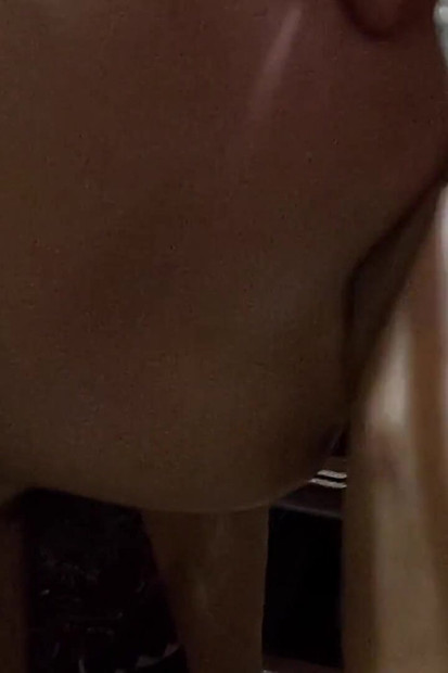 Amateur Girlfriend Enjoys Blowjob Und Swallow a Good Cumshot in Her Mouth