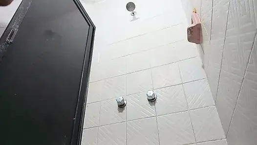 Kau ingin melihat bagaimana aku menghancurkannya? Dan kemudian aku mandi