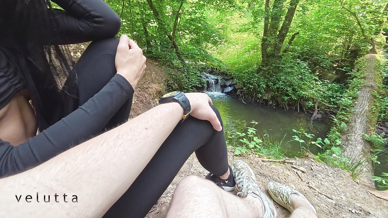 ドイツの森での過激な屋外セックス