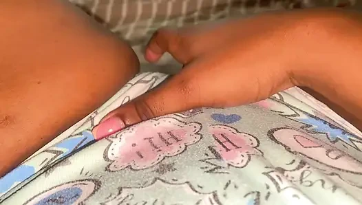Komşunun sıkı amcığı, kocasının haberi olmadan bana video gönderiyor