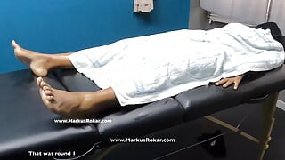 सेक्सी काले को तेल से सनी मालिश मिलती है - ऊँगली करना चुदाई चरमसुख