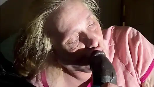 Headrietta: büyük zenci yarağının ruhunu emiyor