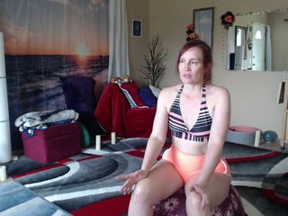 Aurora Willows - entraînement de yoga en short avec cameltoe sexy