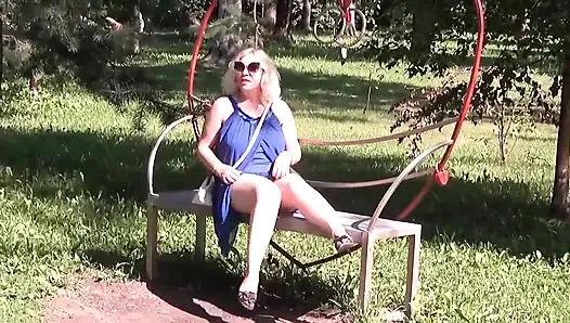 Sexy Lady No Panties - Flashing Pussy on Walk