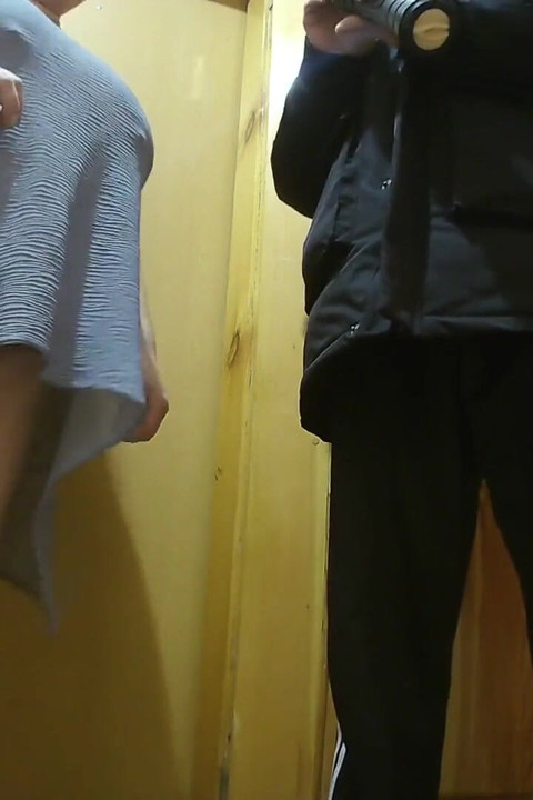 ชักว่าวให้คนส่งของด้วยเซ็กส์ทอย