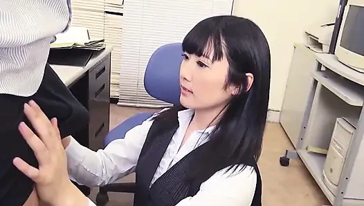Японская сцена в нижнем белье - 4 Японская секретарша Yui Watanabe наслаждается камшотом ее волосатой киски в офисе
