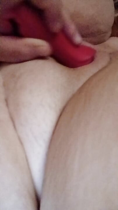 Prekrasna kurva igra se sa svojom pičkom