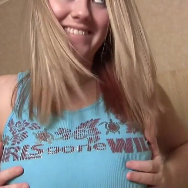 Ami Jordan ima ogromne sise sa Ami Džordan