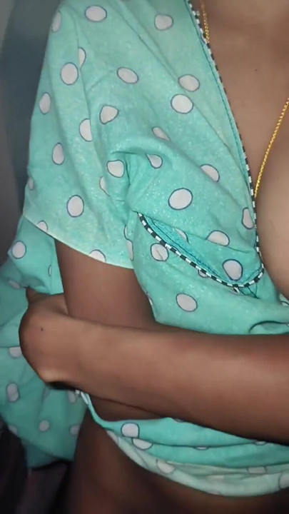 วัยรุ่น Desi กับเพื่อนขณะที่ผัวไม่อยู่บ้าน | คลิป 1