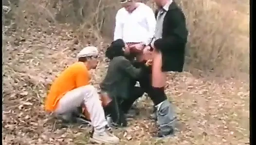 MMMW. Muhteşem genç memeli güzel genç esmer sürtük için dörtlü seks
