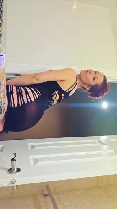 100% tease  . This MILF Fuckable??