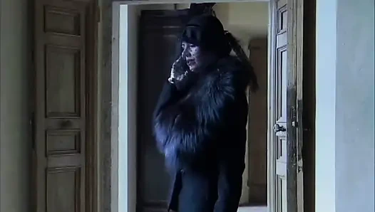 Sınıf hanımefendisi Roberto tarafından binilir