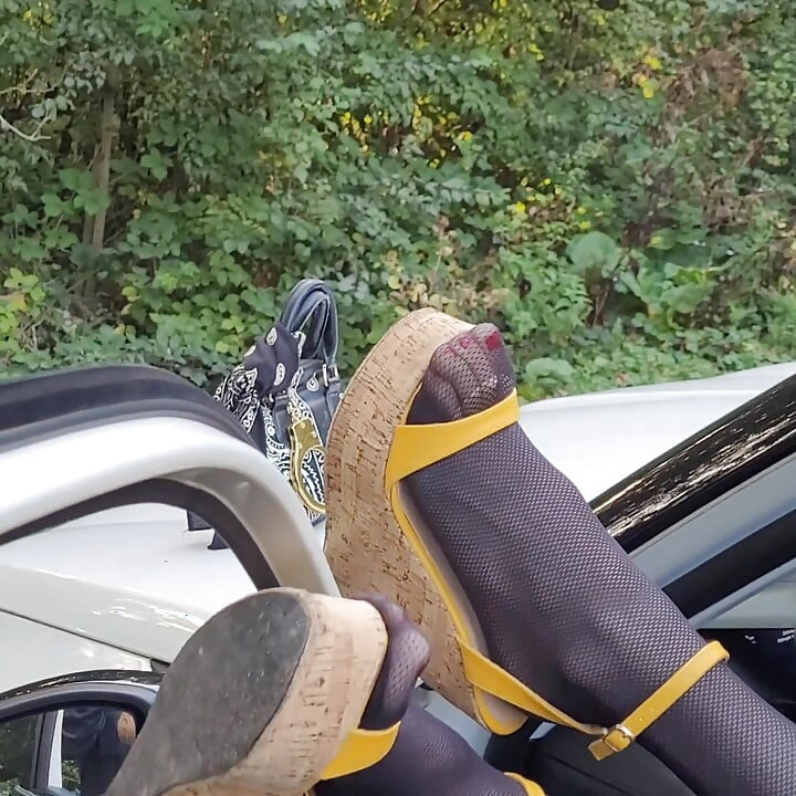 Exhibit P🚗U B L I C en Pute on a Parking Lot in the Forest, at La Faisanderie 91. Fanciful Tights, Thong [4sep25] Meet CoKiiNE! VaneSsaBiTCHx