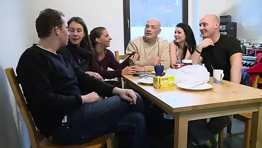 Yaramaz Noel Partisi Vahşi Grup Seks Sikiş Festivali