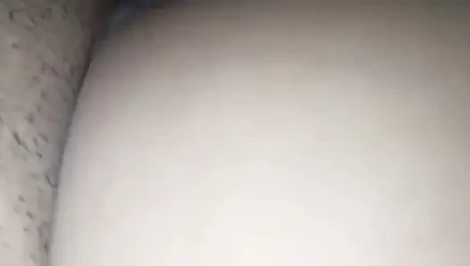 Eski erkek arkadaşımın küçük penisi tarafından sikilmeyi seviyorum.