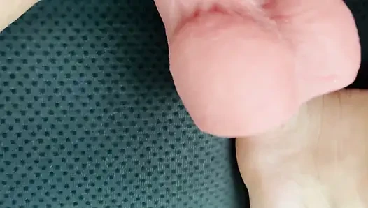 Di dalam mobil saya berhenti di tempat parkir untuk melakukan dildo vagina saya seperti pelacur dengan risiko dikejutkan oleh orang asing
