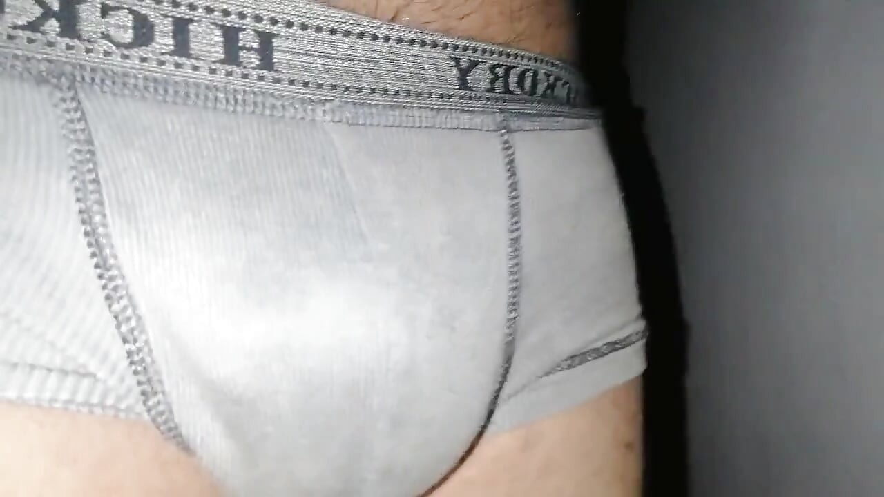 Alkolsüz kulüp orta yaşlı seksi kadın sikişmeye hazırlanıyor