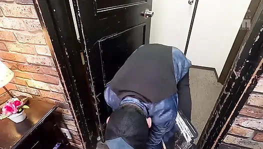 Jika Kamu tahan dengan pentil cosplay erotisnya dan berhubungan seks dengannya, dia akan memberikan uang kepada Anda. Bagian.3