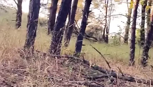 Memek cewek mungil rambut pirang ini dientot habis-habisan di depan umum sampai dicrot di dalam