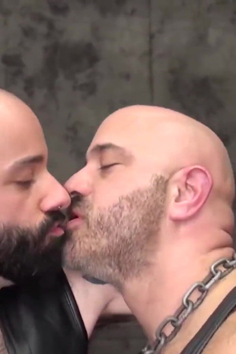 Kıllı ve korunmasız - Sam Wise ve John Lock ile zindanda prezervatifsiz debauchery