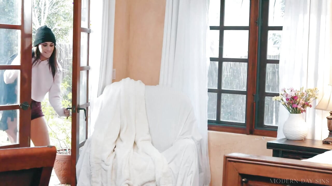 현대의 죄 - 보지를 먹어 십대 크룩 Indica Monroe를 훈련하는 밀프 Kendra James!