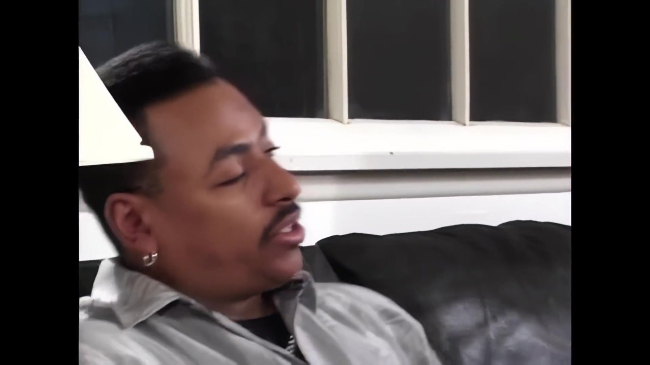 ラブラブバードの巣は喜んで羽ばたく