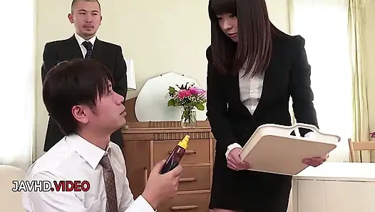 Fantasi Blowjob dan Gangbang Yui Shimazaki di Kantor