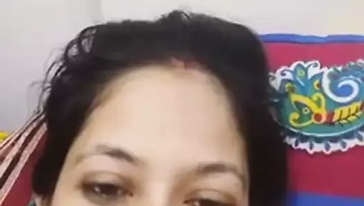 Divya, MILF sexy, en direct avec son devar - sexe devant une webcam