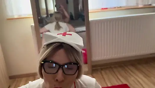 Mantan pacarku yang seorang dokter memeriksa kontolku dan aku menemukan semuanya dengan baik