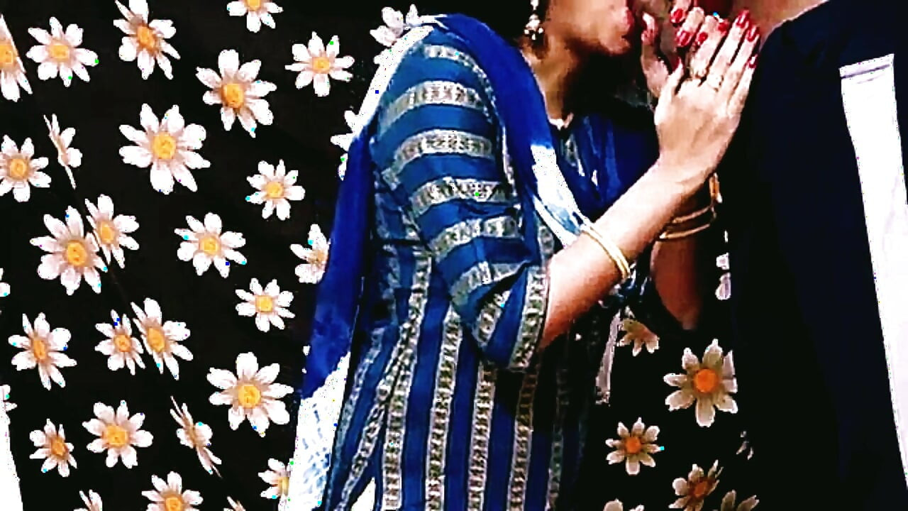 Watch Desi Bhabhi Ko Fierce Pella Sex Video. Brother-in-law gave a drink to the sister-in-law