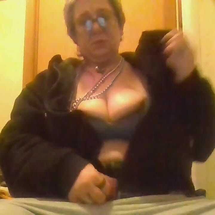 脫衣瑜伽伸展大屁股