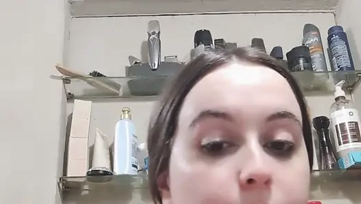Soyunuyor, ayakkabılarımı çıkarıyor, makyajımı çıkarıyor, yatacak her şey. Sweet Dreams My Loves