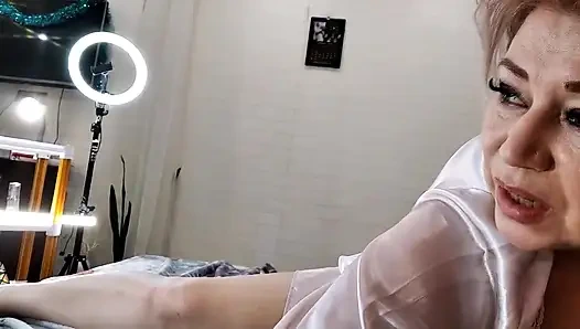 Gute erwachsene Mädchen, die gut Schwanz lutschen, bekommen am Ende einen guten Orgasmus! ))