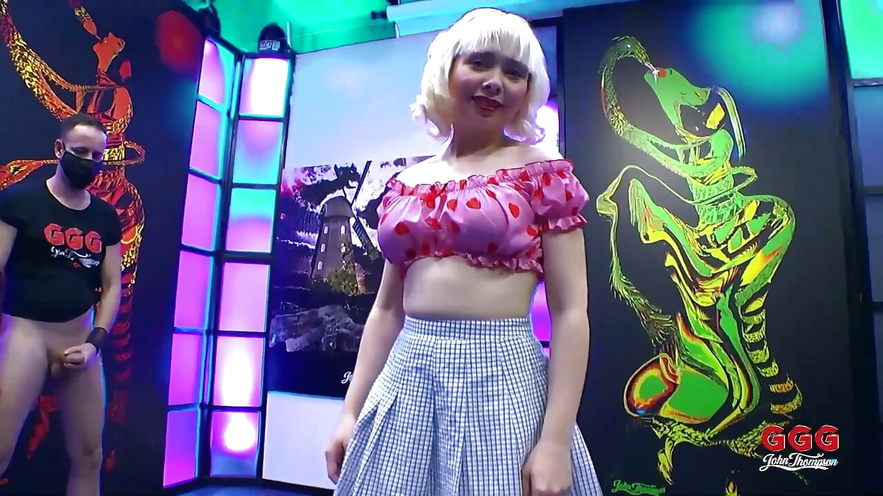 Cherryenglish Leva Gangbang Bruto, Chupa Várias Rolas e Toma Mijo!