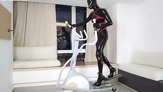 Mz27 - gadis ini diikat dengan lateks di treadmill
