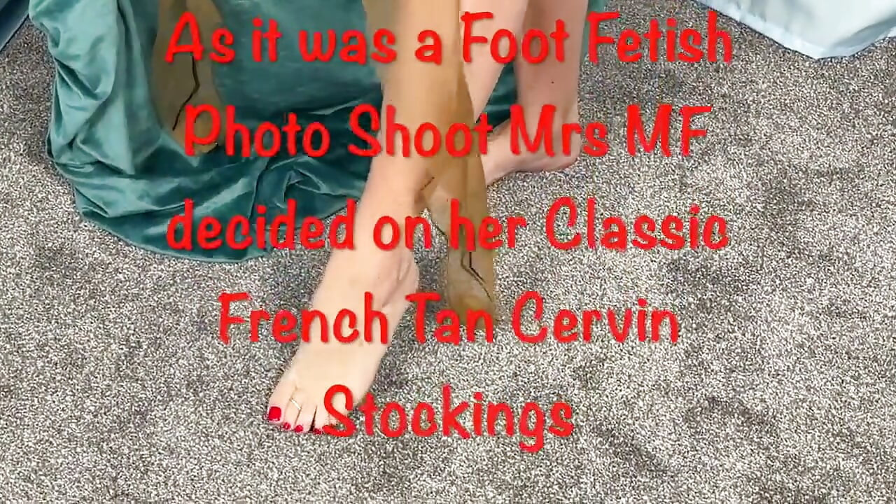 Mrs Mature Feet Agrees to Do a Photoshoot Part 1. 540