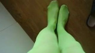 Neonowe zielone rajstopy