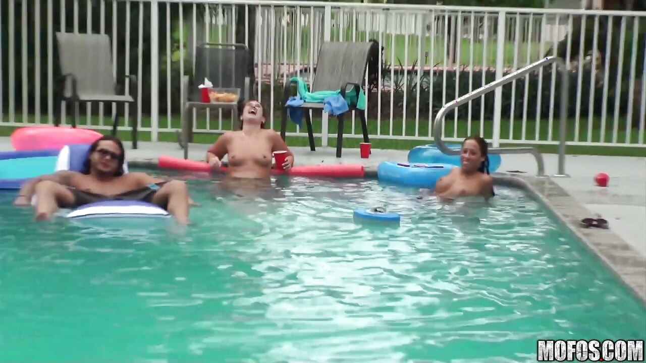 Real Slut Party - Sexy Sunni Mayweather & Bridgete Turn a Pool Party Into a Wild Hardcore 4some