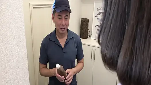 P123G02 A classy mature woman who starts masturbating immediately with an electric massager bought by mail order is seen by the delivery man...