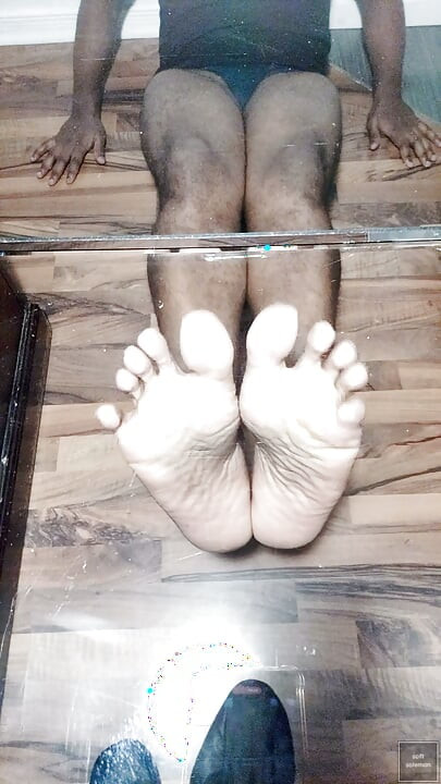 Display my soles in 'The Pose' (2026)