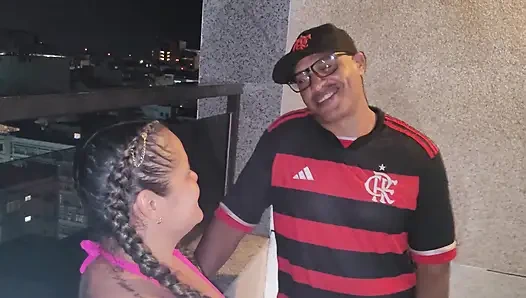 Я нанял черную Кариоку с приданым 33 сантиметра